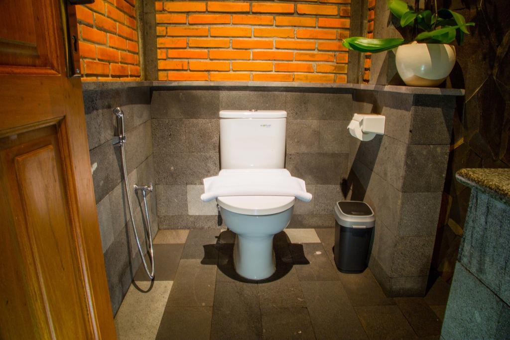 Ari La Homestay Ubud Esterno foto